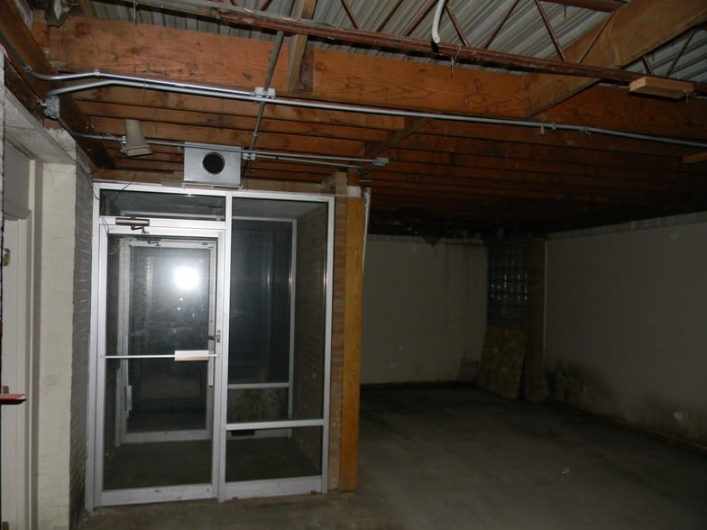 1650 Cass St, Fort Wayne, IN à vendre - Photo du bâtiment - Image 2 de 22