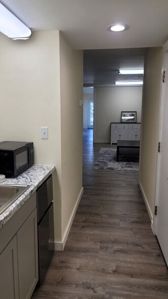 1010 E North St, Greenville, SC for lease - Building Photo - Image 3 of 13