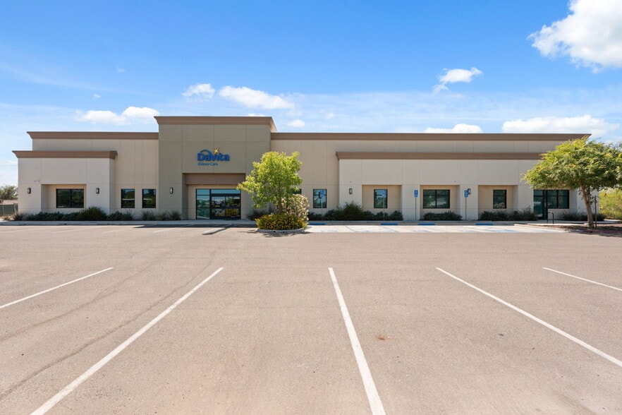 4679 W Spruce Ave, Fresno, CA for sale - Building Photo - Image 2 of 13