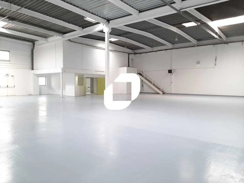 Office in Trappes for lease - Interior Photo - Image 3 of 6