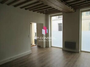 Office in Versailles for lease Interior Photo- Image 1 of 2