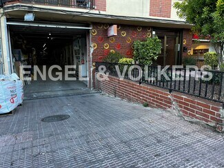 Plus de détails pour Multi-résidentiel à vendre