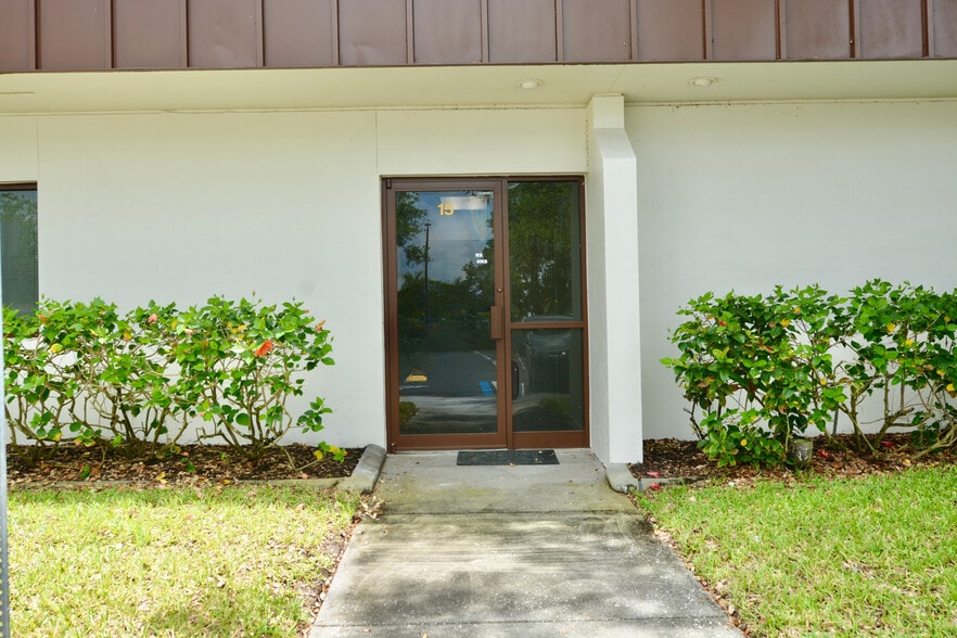 2400 Harbor Blvd, Port Charlotte, FL à vendre - Photo du bâtiment - Image 2 de 24
