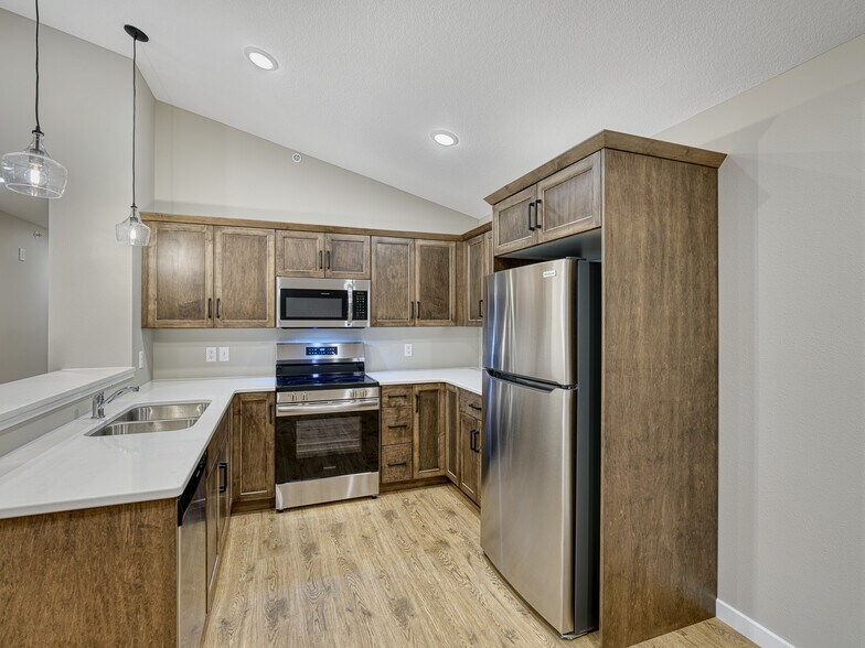 102 Ridge Rd, Osceola, WI à vendre - Photo du bâtiment - Image 2 de 26