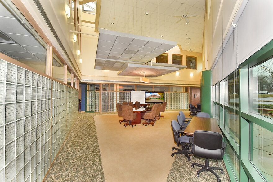 755 Winding Brook Dr, Glastonbury, CT for sale - Building Photo - Image 3 of 40