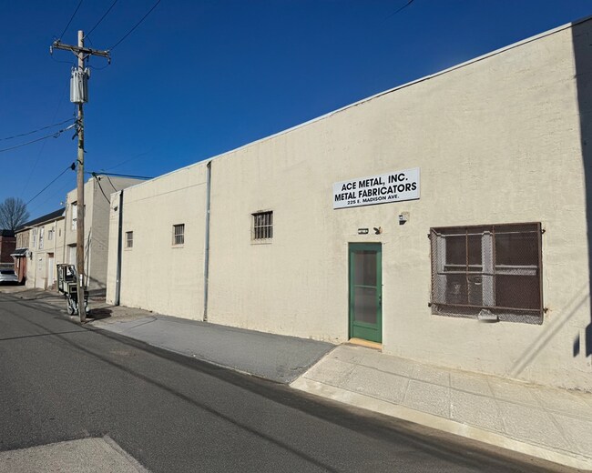 Plus de détails pour 225 E Madison Ave, Clifton Heights, PA - Industriel à louer