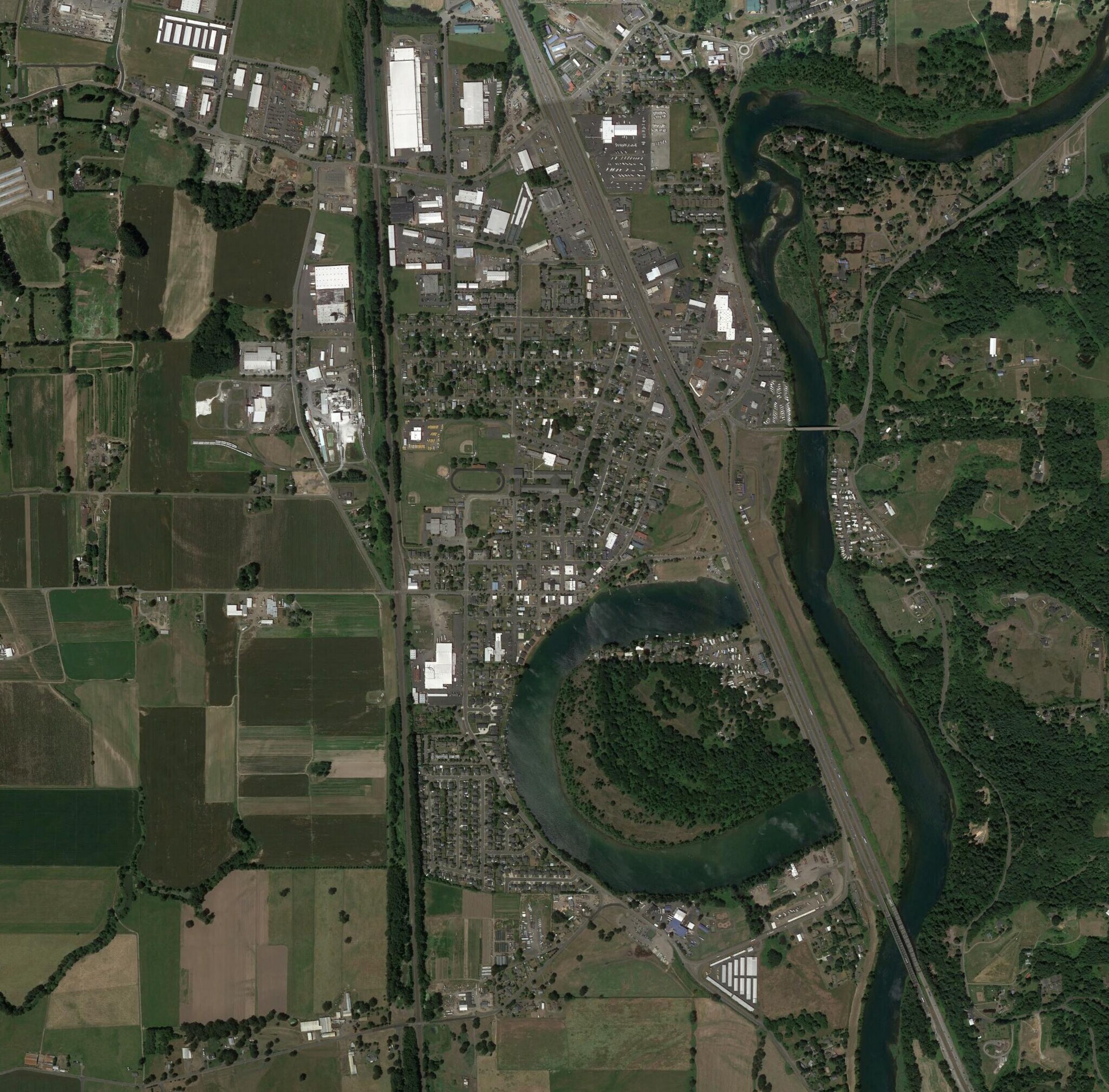 211 5th St, Woodland, WA à louer Photo principale- Image 1 de 3