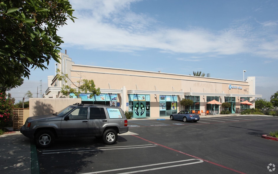 3295 Business Park Dr, Vista, CA for lease - Building Photo - Image 2 of 4