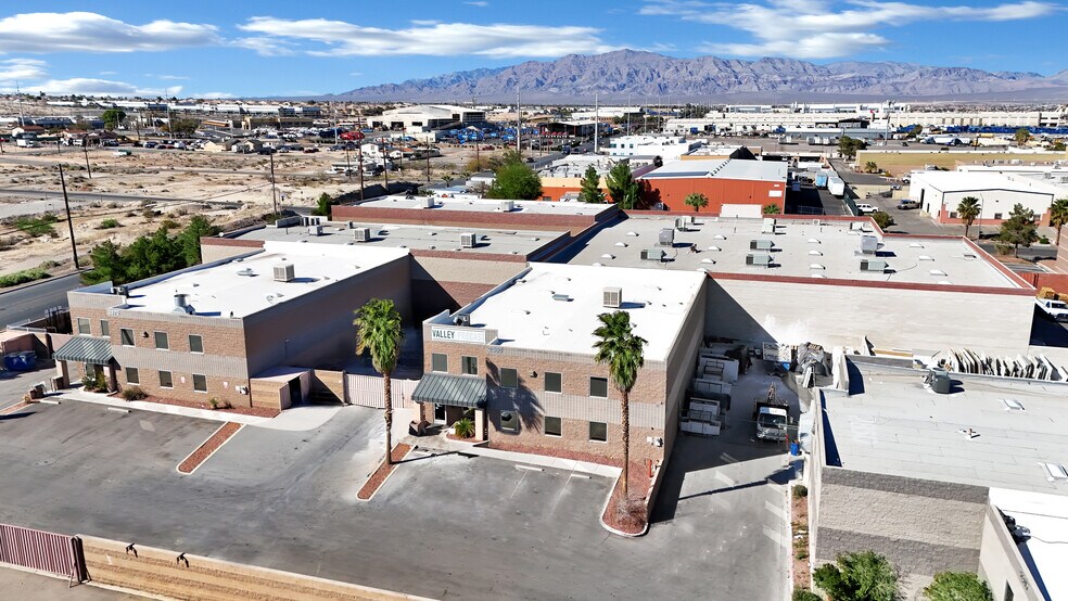 2860 N Commerce St, North Las Vegas, NV à louer - Photo du bâtiment - Image 2 de 5