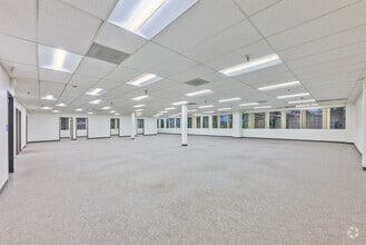 225 W Hospitality Ln, San Bernardino, CA à louer Photo intérieure- Image 2 de 4