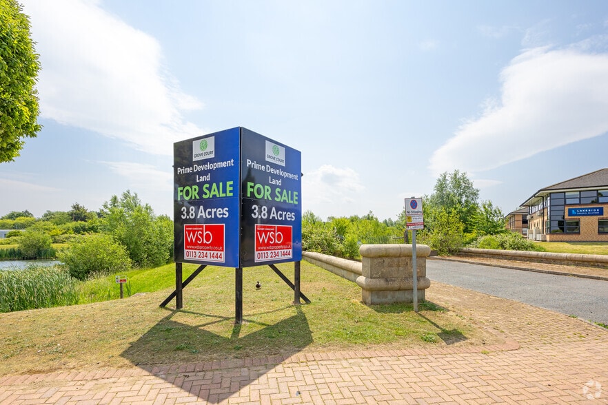 Grove Ct, Wakefield for sale - Building Photo - Image 2 of 4