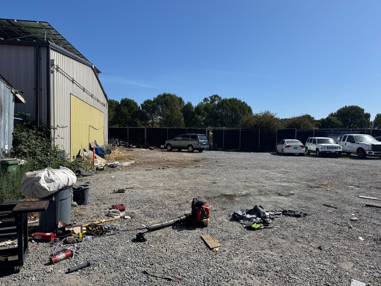 400 Smith Ranch Rd, San Rafael, CA à louer - Photo du bâtiment - Image 3 de 6