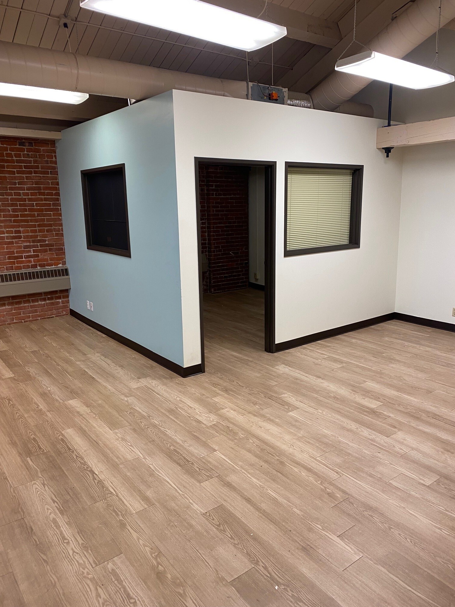 2705 E Burnside St, Portland, OR for lease Interior Photo- Image 1 of 5