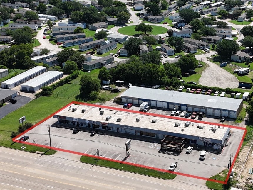 800 N Crowley Rd, Crowley, TX à vendre Photo du bâtiment- Image 1 de 5