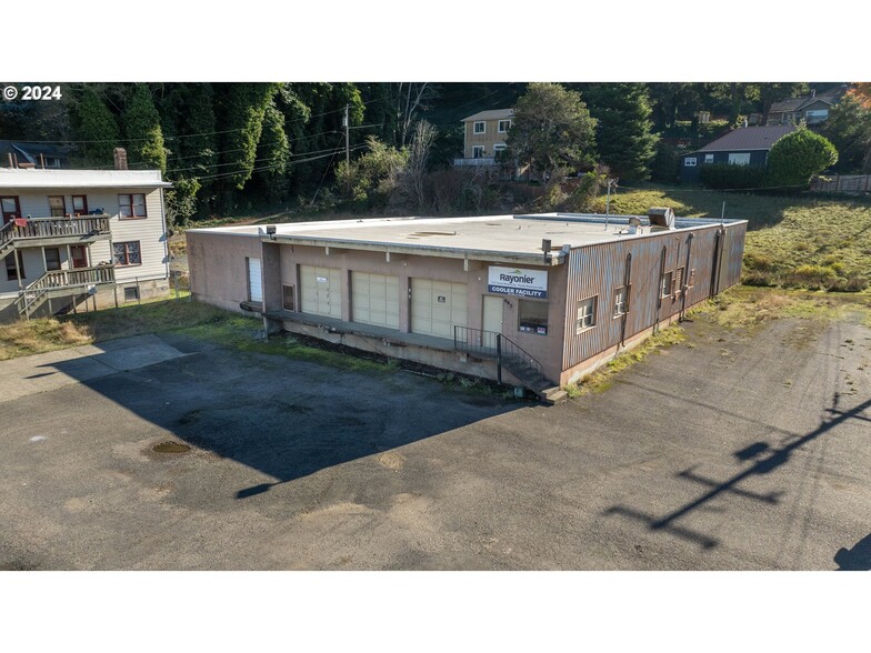 665 Hemlock Ave, Coos Bay, OR for sale - Primary Photo - Image 1 of 35