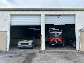 6557 Garden Rd, Riviera Beach, FL for lease Building Photo- Image 2 of 4