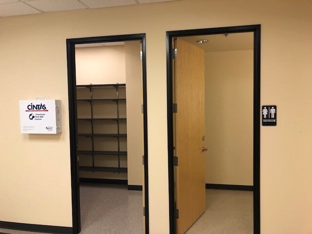 165 E Charles St, Mount Angel, OR à louer - Photo intérieure - Image 3 de 10