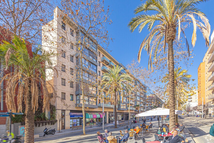 Multifamily in Barcelona, Barcelona for sale - Primary Photo - Image 1 of 12