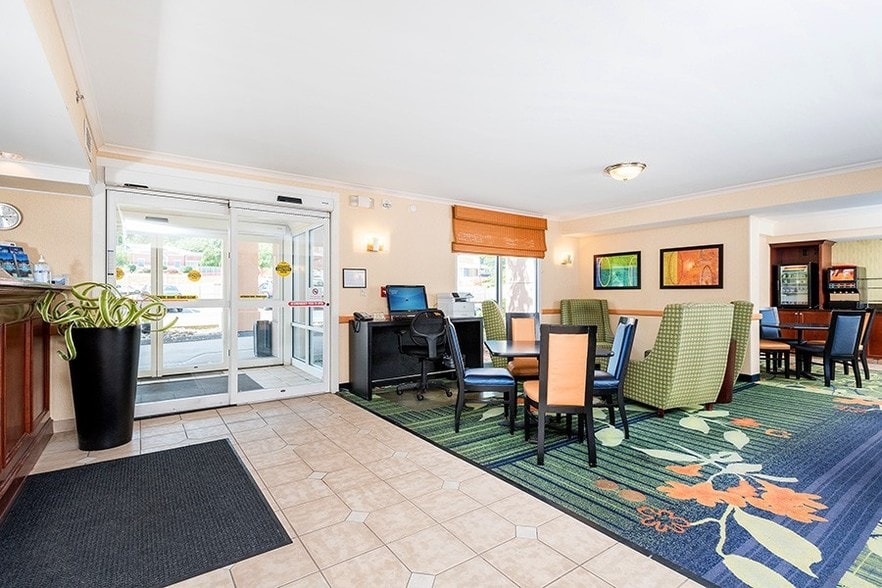 107 Bair Blvd, New Stanton, PA for sale - Interior Photo - Image 2 of 13