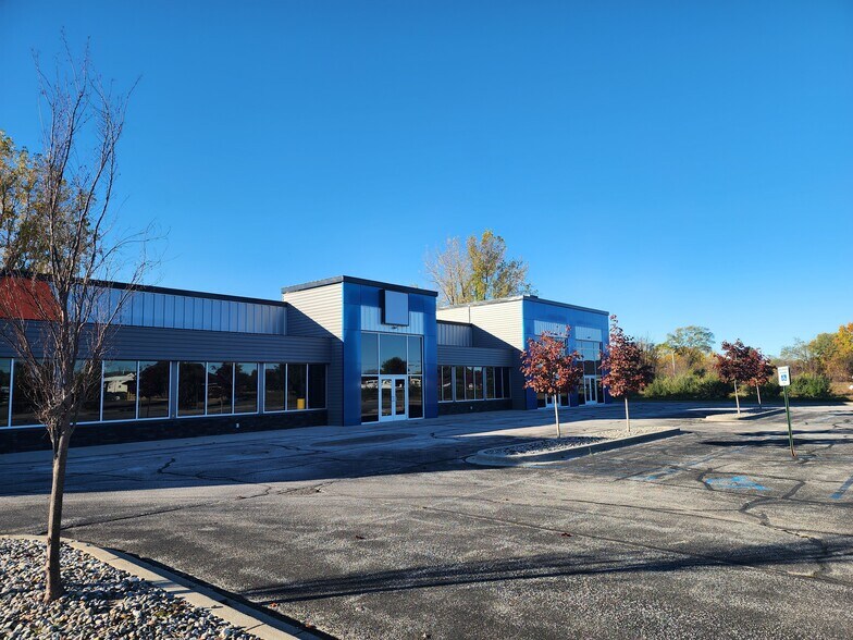 8845 Gratiot Rd, Saginaw, MI à louer - Photo du bâtiment - Image 2 de 24
