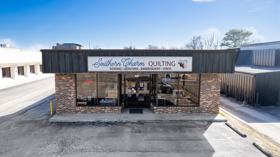 1847 University Dr NW, Huntsville, AL for lease - Building Photo - Image 2 of 14