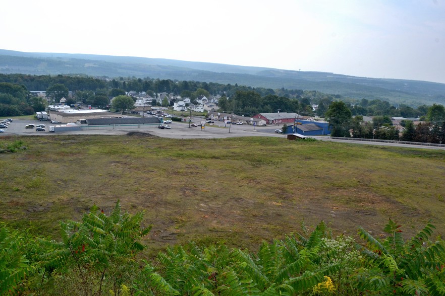 Kennedy Dr, Archbald, PA à vendre - Photo du bâtiment - Image 2 de 10