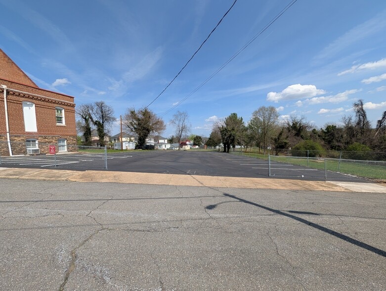 1018 Rivermont Ave, Lynchburg, VA for sale - Building Photo - Image 3 of 12