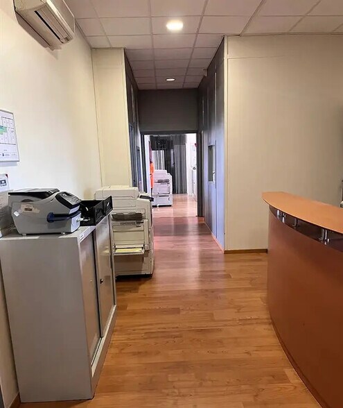 Bureau dans Saint-Ouen-sur-Seine à louer - Photo du bâtiment - Image 2 de 7