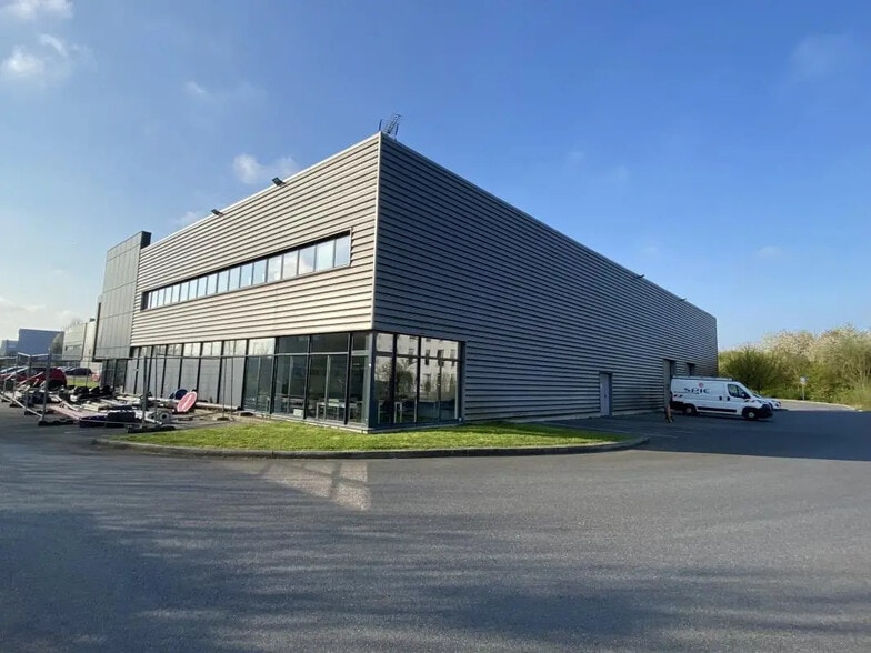 Office in Lesquin for lease - Building Photo - Image 3 of 8