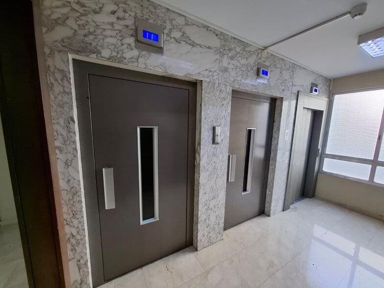 Office in València, Valencia for lease - Lobby - Image 3 of 21