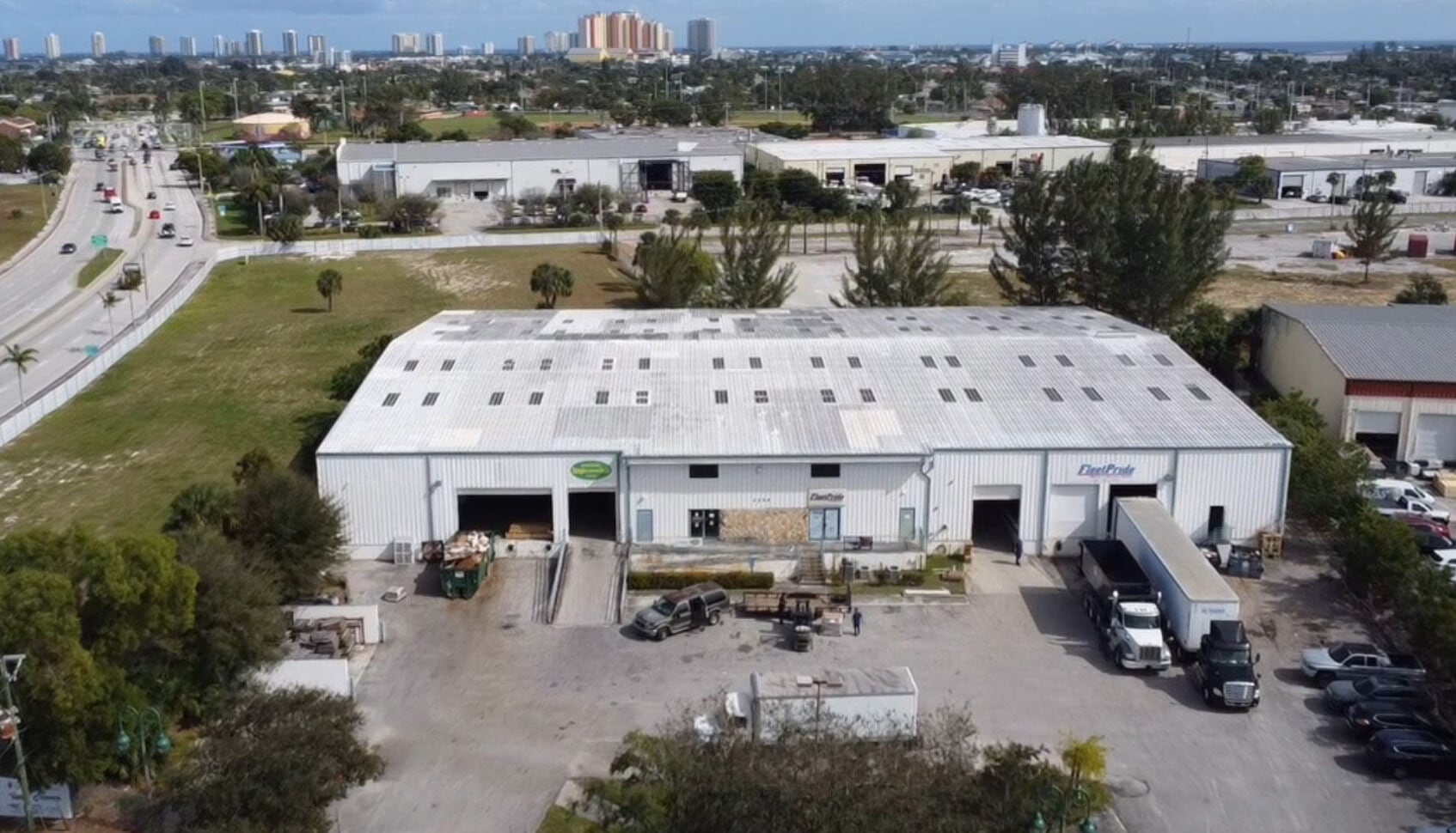 2250 Australian Ave, Riviera Beach, FL à louer Photo du bâtiment- Image 1 de 5