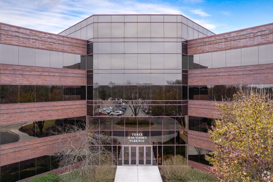 3 Hawthorn Pky, Vernon Hills, IL à louer - Photo du bâtiment - Image 3 de 9
