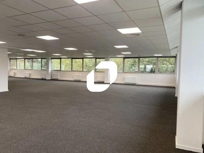 Office in Pessac for lease - Interior Photo - Image 2 of 12