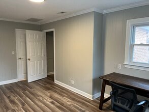 122 Memorial Dr, Greer, SC for lease Interior Photo- Image 2 of 4