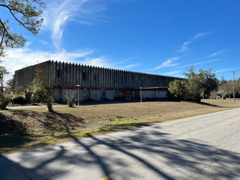 407 E Ash St, Perry, FL à vendre - Photo du bâtiment - Image 1 de 64