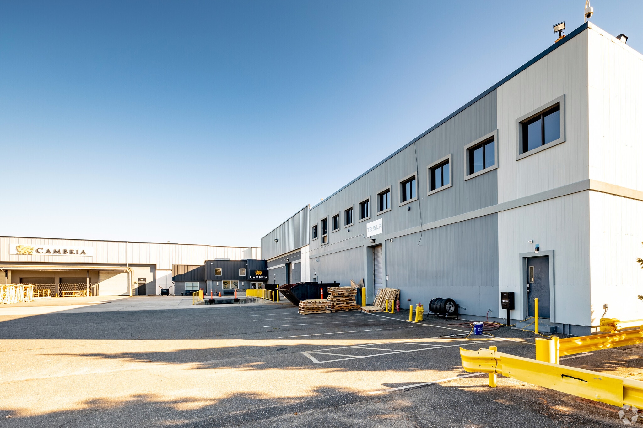 15 Grumman Rd W, Bethpage, NY for lease Building Photo- Image 1 of 1