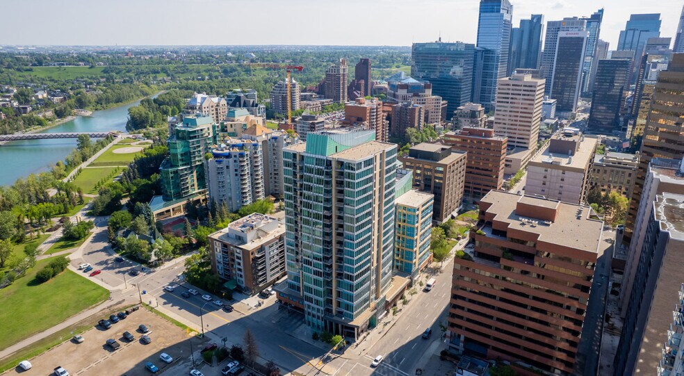 888 4th Ave SW, Calgary, AB à vendre - Photo du bâtiment - Image 2 de 34