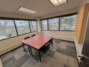 945-951 Hornet Dr, Hazelwood, MO à louer Photo intérieure- Image 2 de 9