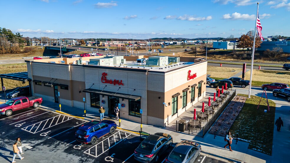 3849 Oakwood Mall, Eau Claire, WI for sale - Building Photo - Image 2 of 2