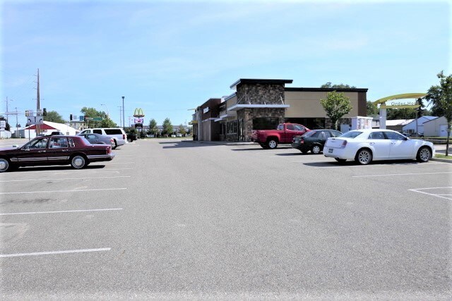 211 Elm St W, Annandale, MN for sale - Building Photo - Image 3 of 7