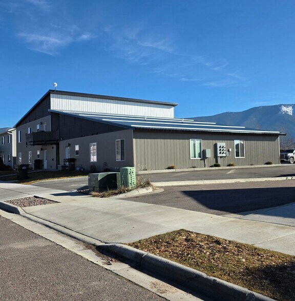 10 Diane Rd, Columbia Falls, MT à vendre - Photo du bâtiment - Image 2 de 16