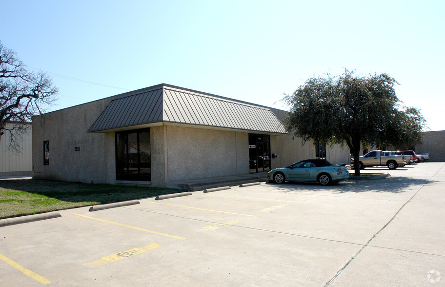 2650 Lombardy Ln, Dallas, TX for lease - Primary Photo - Image 1 of 4