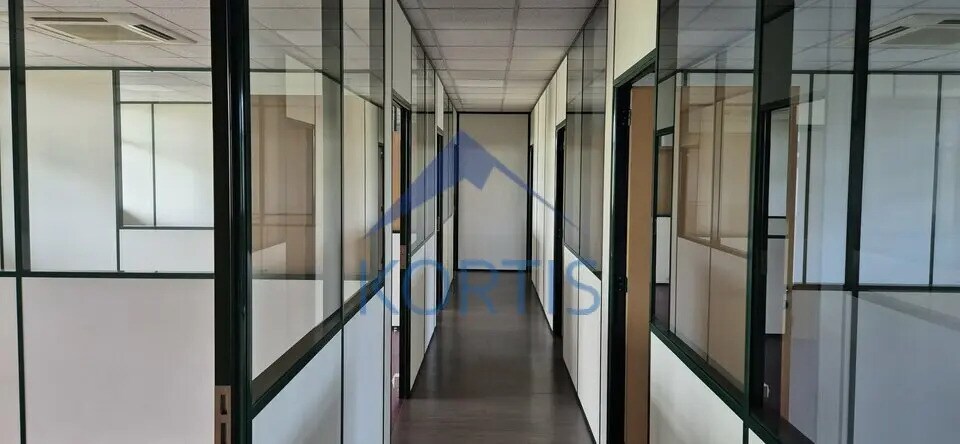 Office in Bron for lease - Interior Photo - Image 3 of 3