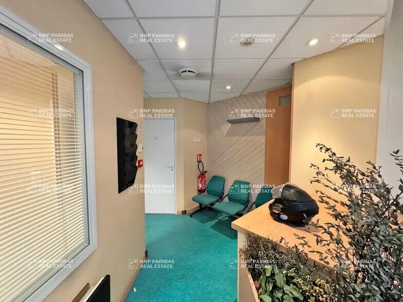 6 Rue Serret, Paris for sale - Interior Photo - Image 2 of 8