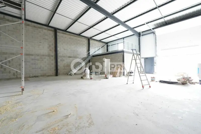 275 Rue Du Petit Bois, Mornant for lease - Interior Photo - Image 2 of 10