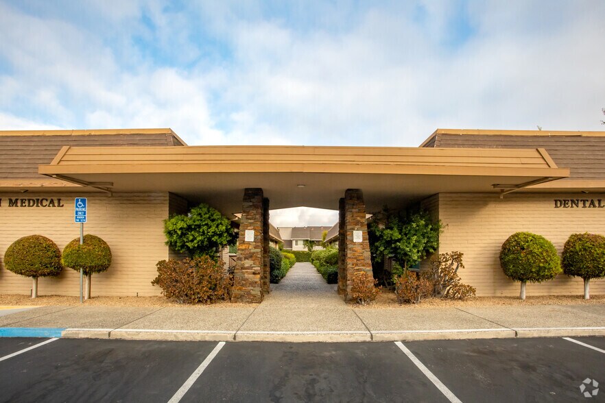 6541 Crown Blvd, San Jose, CA à louer - Photo du bâtiment - Image 3 de 7