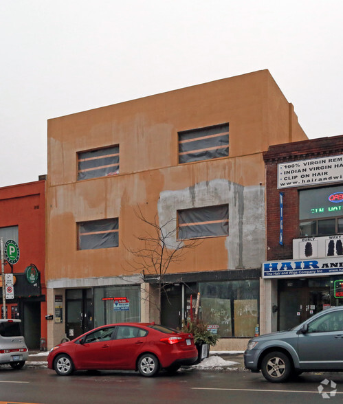 721-725 Danforth Ave, Toronto, ON for sale - Primary Photo - Image 1 of 1