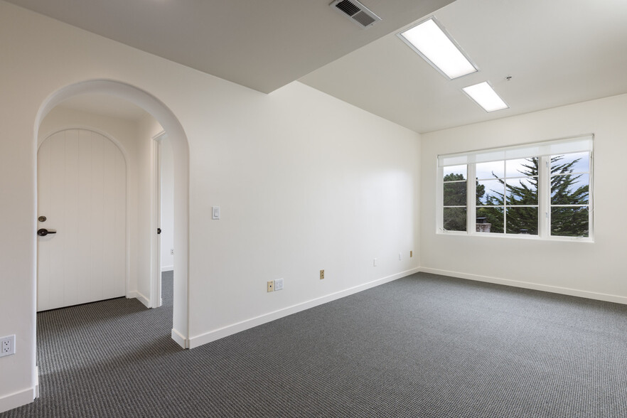 Dolores 2 SW of 7th Unit G, Carmel, CA for lease - Building Photo - Image 1 of 6