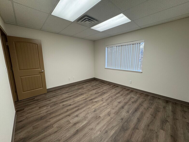 5628 W Clearwater Ave, Kennewick, WA à louer - Photo du bâtiment - Image 2 de 12