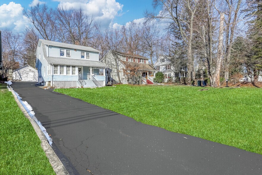 313 N Main St, Spring Valley, NY à vendre - Photo du bâtiment - Image 3 de 19